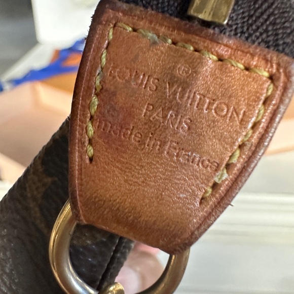 Louis Vuitton Mini Pochette - Picture 11 of 13